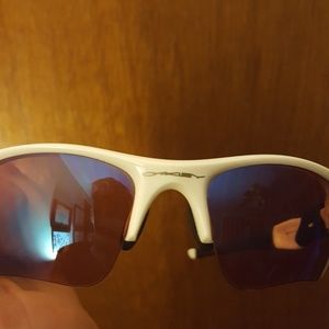 Mens white oakleys(price able to change)